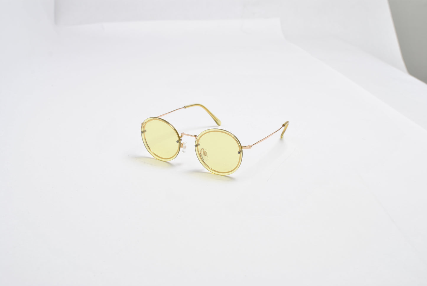 Vintage Round Tinted Sunglasses with Gold Metal Frames SK10481