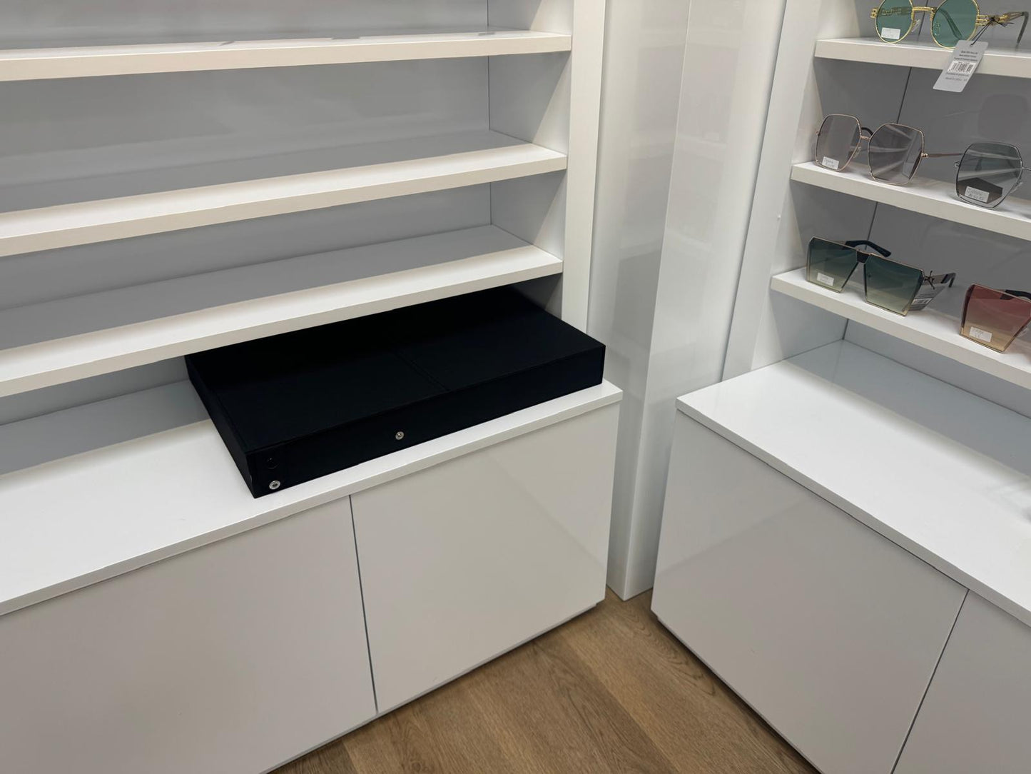 Sleek Portable 16 Pair Sunglasses Display DS-16