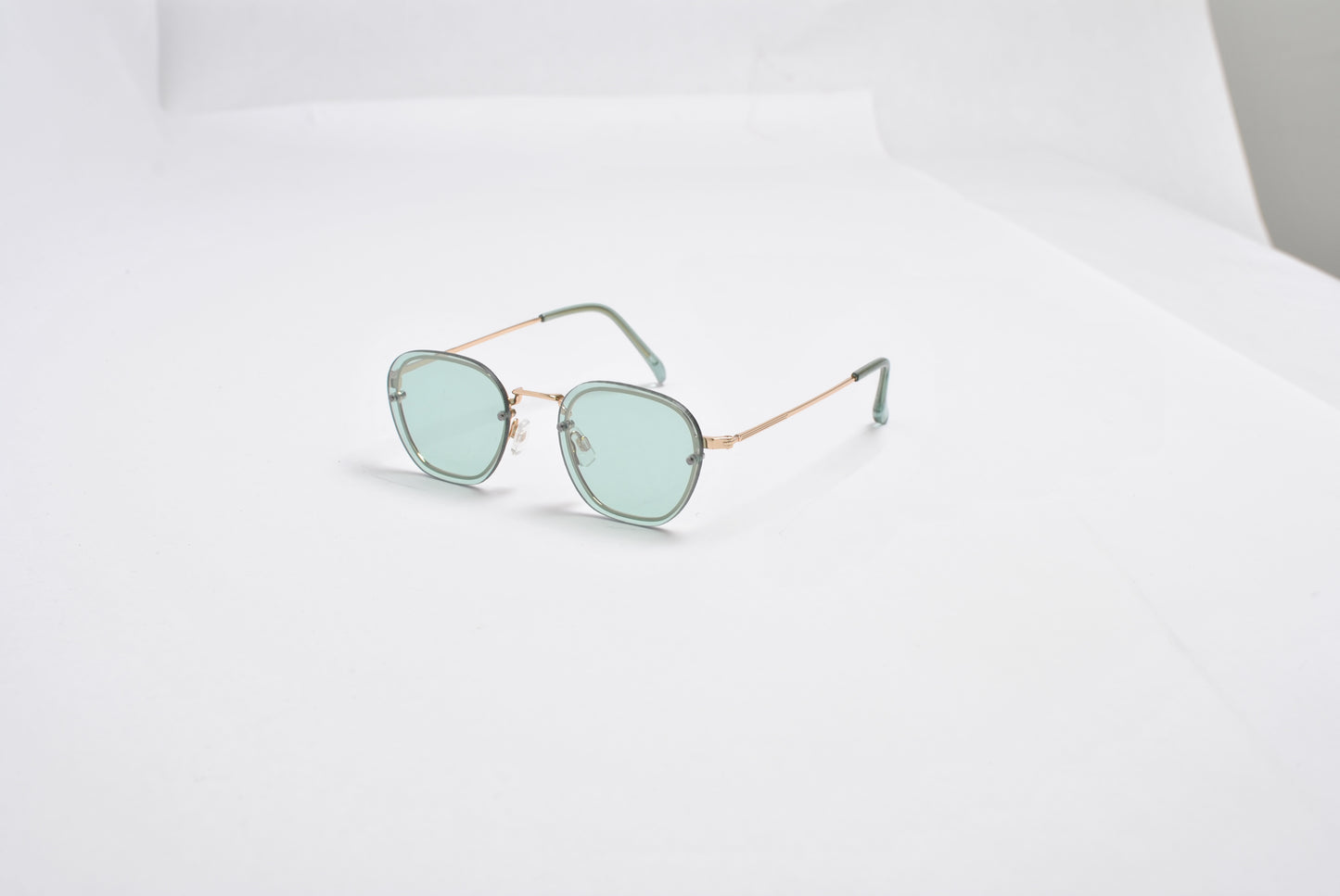 Hex-Oval Rimless Tinted Sunglasses with Gold MetalTemples SK10470