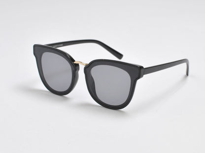 Modern Cat-Eye Sunglasses with Gold Bridge Accent SK10480