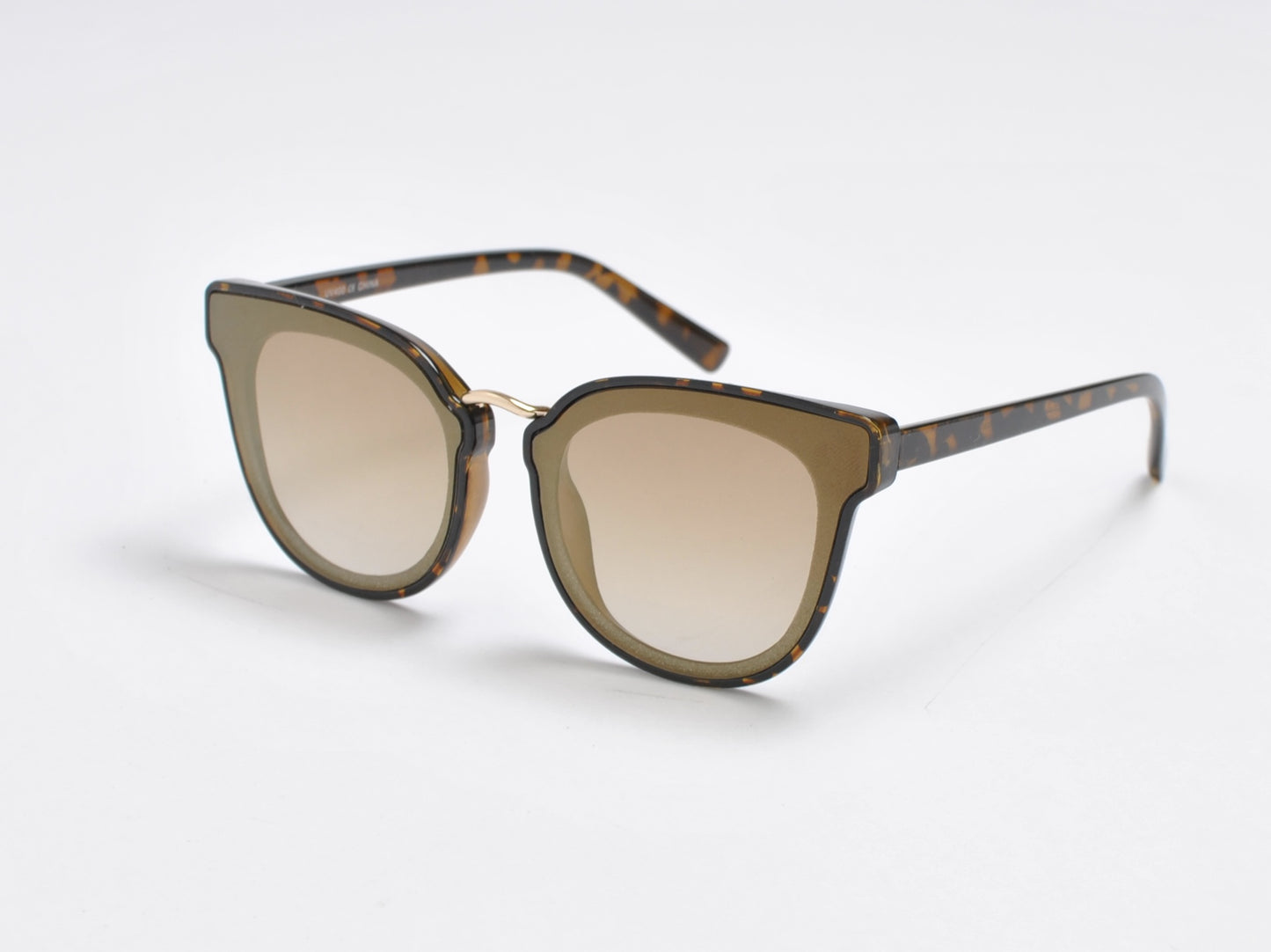 Modern Cat-Eye Sunglasses with Gold Bridge Accent SK10480
