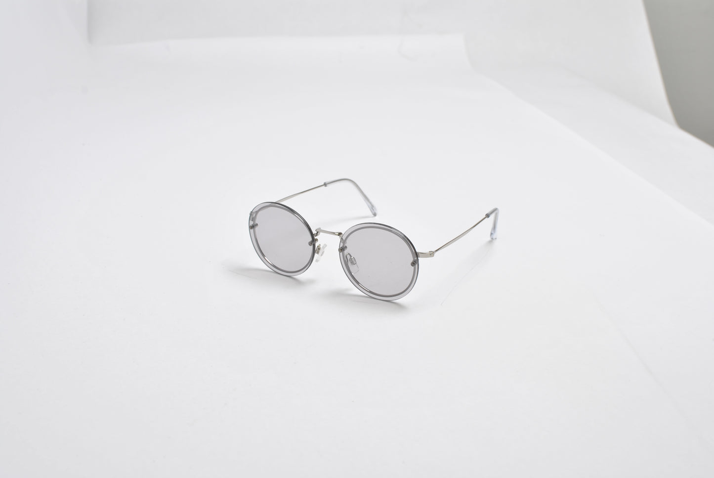 Vintage Round Tinted Sunglasses with Gold Metal Frames SK10481