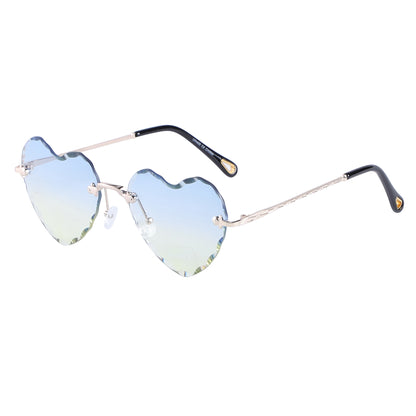 Vintage-Inspired Gradient Heart Sunglasses with Scalloped Lens Detail SK10490
