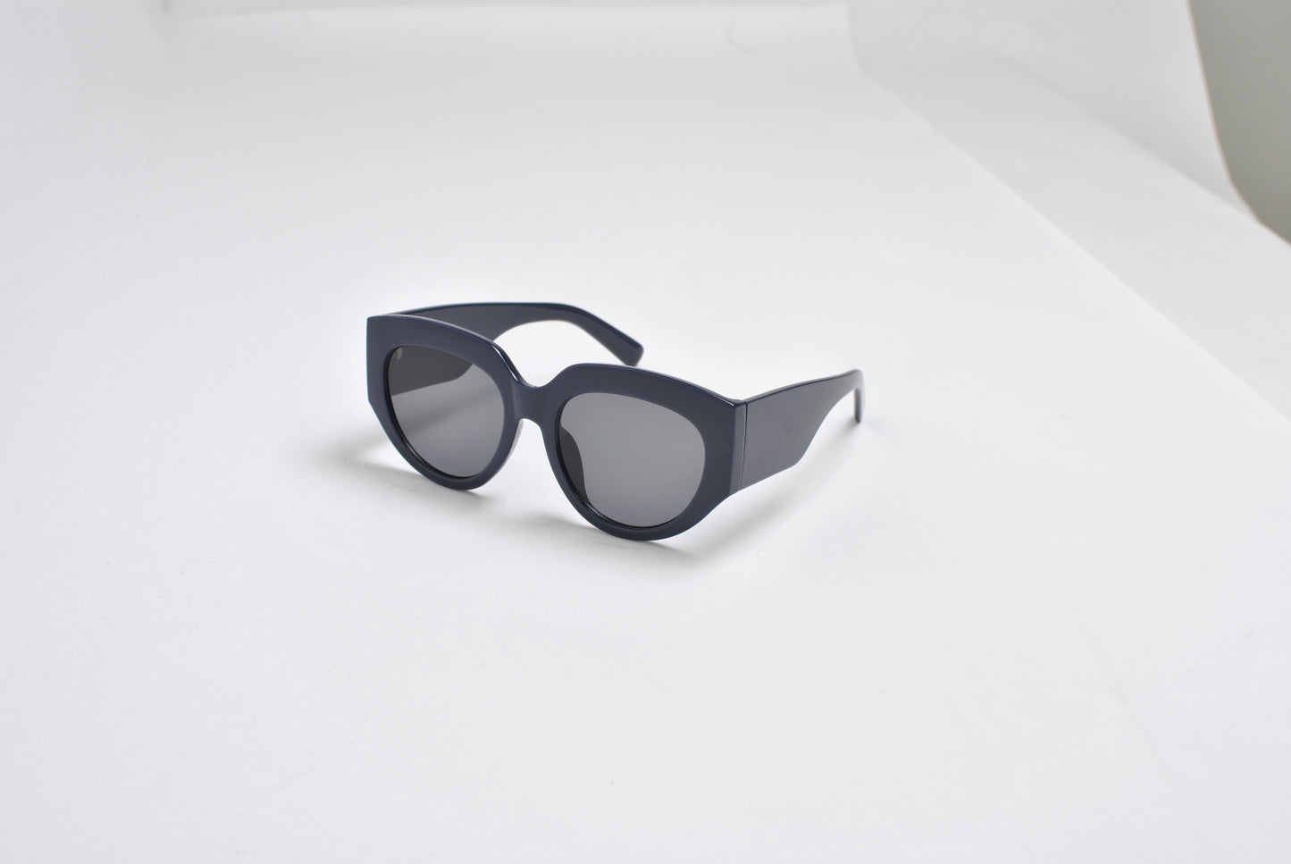 Women's Thick Square Cat-Eye Sunglasses with Bold Frames SK10638