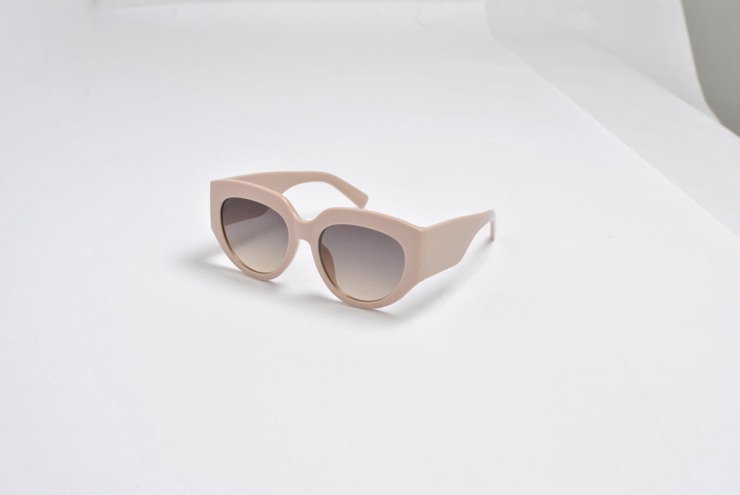 Women's Thick Square Cat-Eye Sunglasses with Bold Frames SK10638