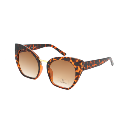 Modern Cat-Eye Sunglasses with Gradient Lens and Gold Bridge TD10273